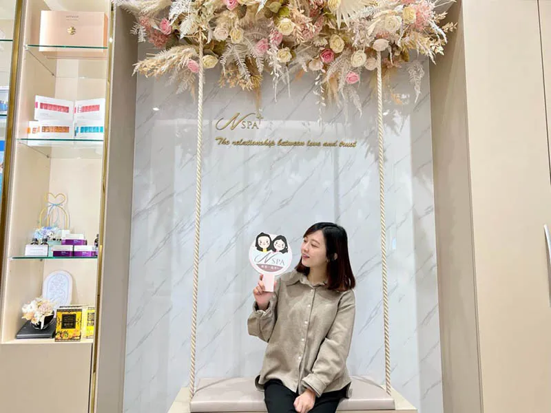 N SPA還有鞦韆設計的大理石藝術牆,滿足大家拍照打卡的慾望! N SPA鞦韆拍照牆-台中美容SPA推薦